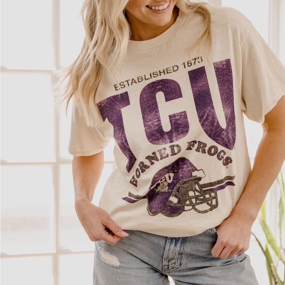 TCU Horned Frogs Established Date Helmet Off White Thrifted Tee Medium